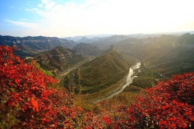 寻觅太行“桃花源” 徒步红色土岭村