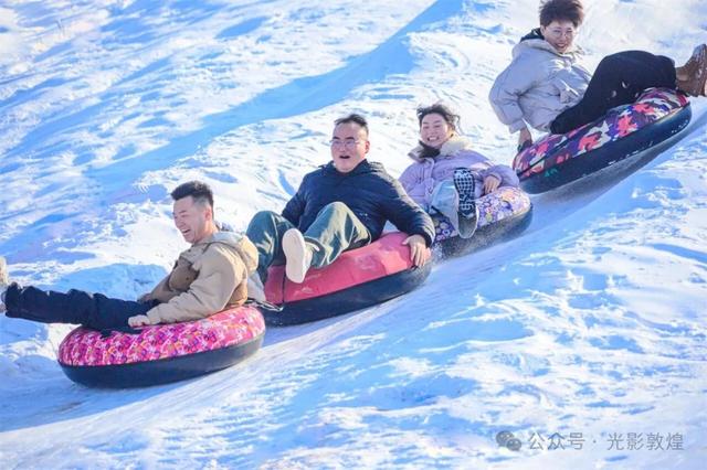 敦煌“童话雪乡”引客来