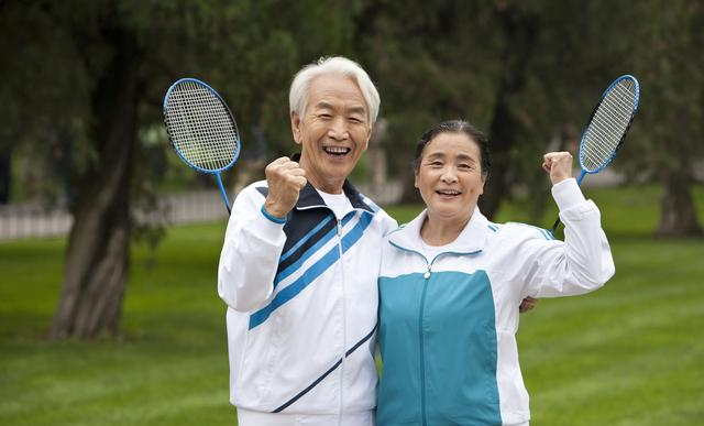 人到中年爱上羽毛球，究竟是养生还是自虐？数据揭秘中年羽球热潮