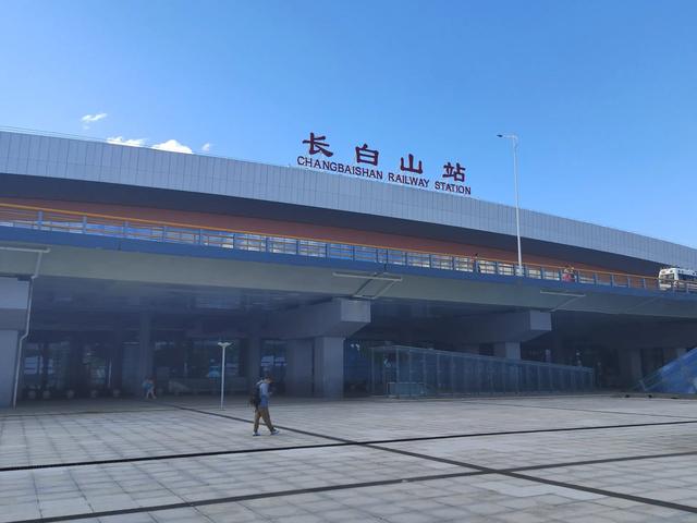 夏日东北行：8月4日，长白山北坡景区，一票难求，遗憾离开！