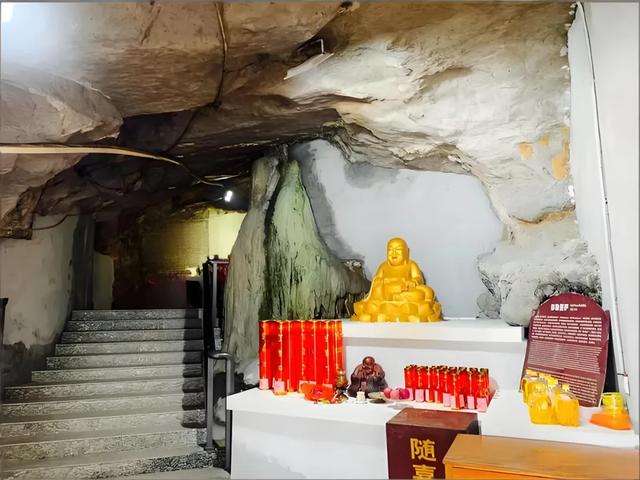 一半岩洞一半屋,广西灵阳寺