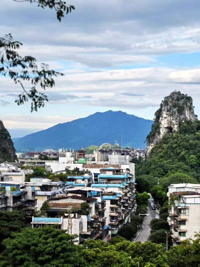 桂林：登峰尽赏满城秋！