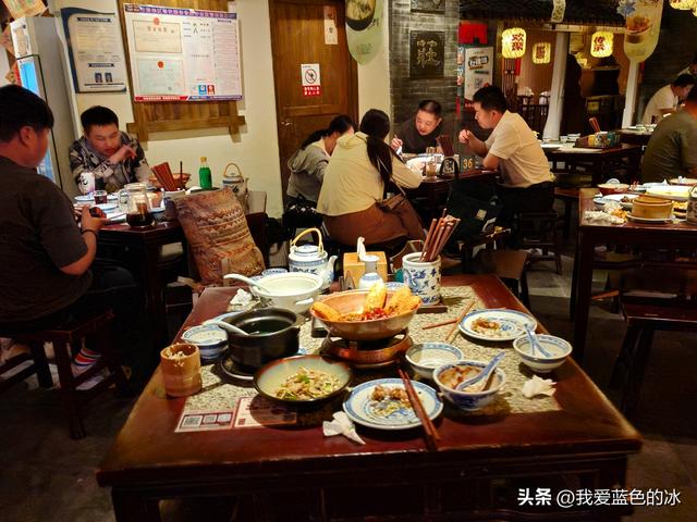 以吃的名义南京一日游：南京大牌档的午餐，四个招牌菜点了三样