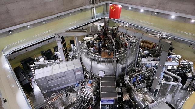 中美差距那么大？张召忠：美国就算一动不动	，中国20年也追不上！