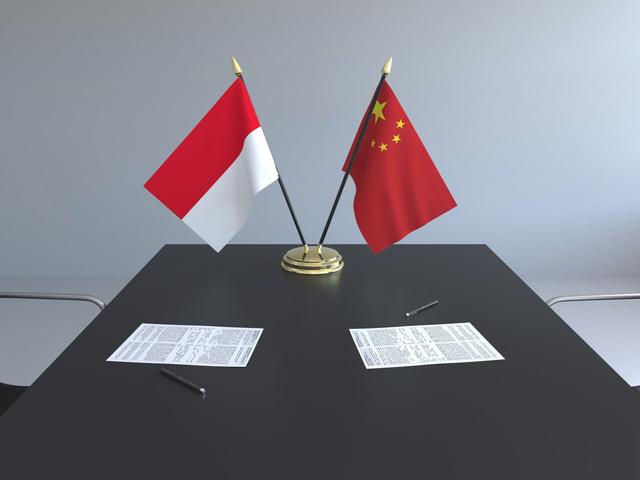 特朗普官宣，中国友国已倒戈，送195亿大单，助美解决卡脖子问题
