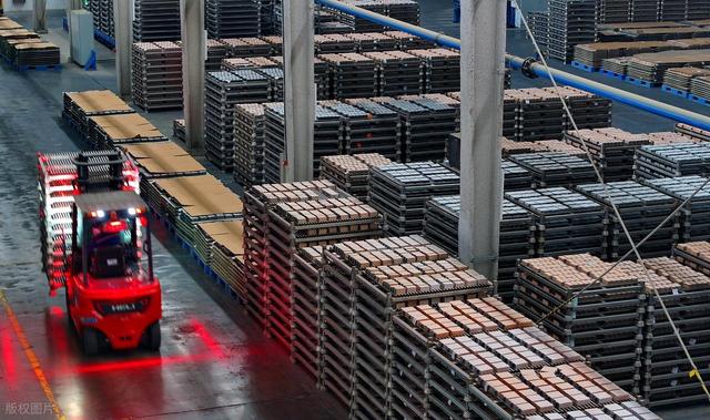 电池成本“涨不停”！2026年新能源车要涨价？