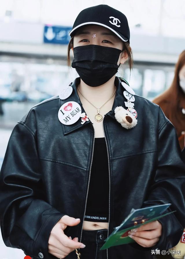 陈梦夺冠后大胆穿搭皮衣吊带惊艳亮相北京,这造型太抢眼了!