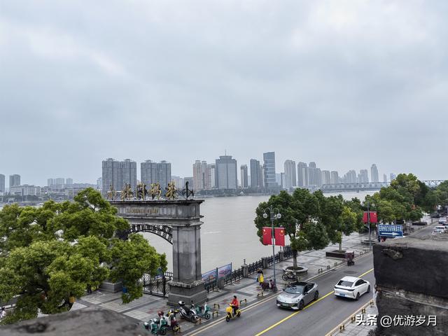 襄阳古城汉江风景很美