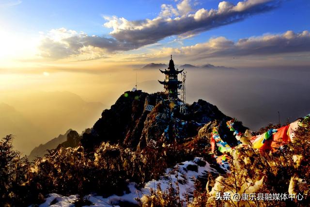 初秋的旅游大通道呈现五彩斑斓的美丽画卷
