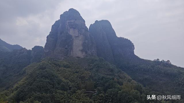 自驾浙江衢州第三天，枫岭关打卡三省界碑，江郎山爬到腿抽筋