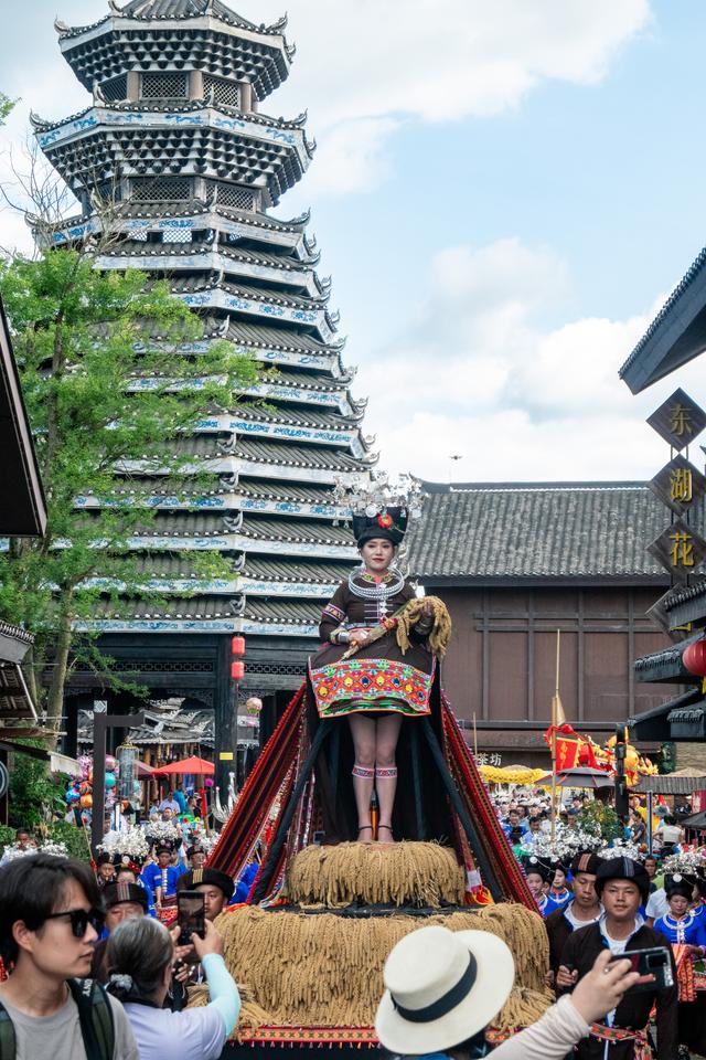 云上丹寨寻非遗：一场与蜡染、古纸和斗鸡的美食之旅