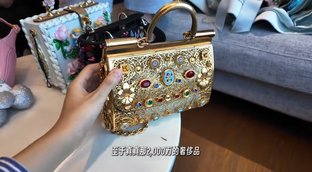 肠子都悔青了！澳门富家千金身家十几亿，破产后在咖啡店当牛马