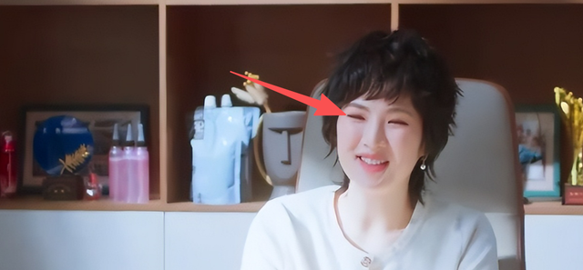 收手吧！资本家的“丑孩子”，笑的比哭还难看，别霍霍观众眼睛了