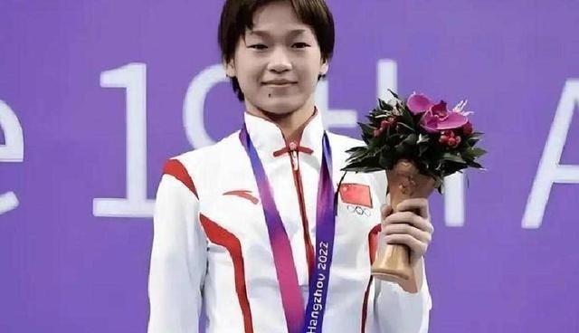 正式退役？央视表态，全红婵返回湛江老家，谁注意何威仪举动