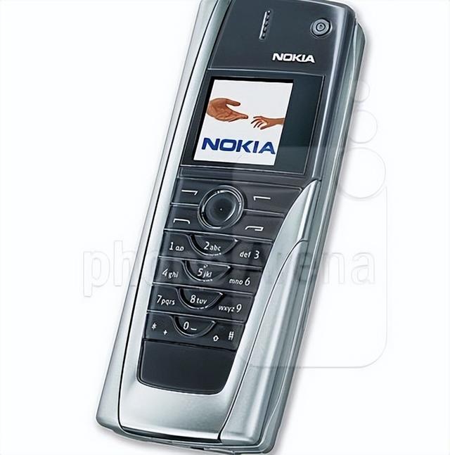 通信历史连载910-诺基亚首款支持WiFi的PDA手机Nokia 9500-2004年