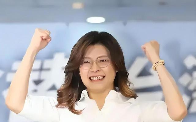 国民党主席位置坐稳，郑丽文摊牌了：两岸不回归和平，其他是侈谈