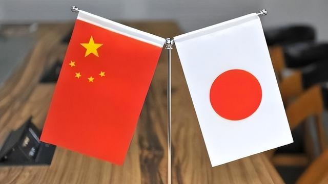 高市早苗对华正式“宣战”！中国两邻居站队日本，特朗普告示全球