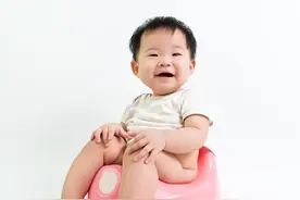 金牌育儿师支招：如厕训练这样做，娃三天脱尿裤不尿床！图片