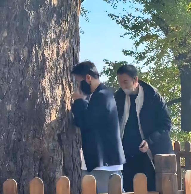 辛柏青状态不对劲了！丧妻后首露正脸，眼神空洞，憔悴到不敢认