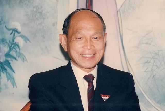 郭晶晶没想到，79岁的公公霍震霆再破天花板，让整个豪门圈沉默了