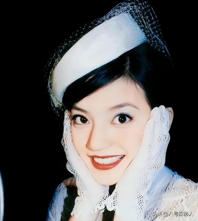 落地凤凰不如鸡！赵薇回老家探亲，全副武装包裹，不敢露脸怕见人