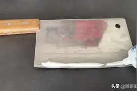 万万没有想到，把牙膏挤在菜刀上，居然真厉害，家家户户都用得到图片