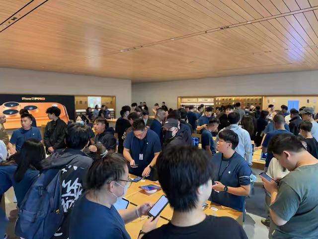 iPhone17预售销量涨3倍！加量不加价蹭国补，首发前入驻抖音商场