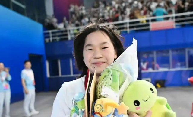 各有目的！全红婵家别墅正式封顶，令人不适的事发生，还不止一件