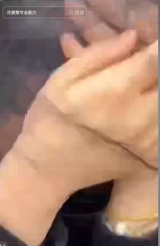 女子偶遇老公陪小三产检，薅其头发泄愤，老公身份被扒，网友气炸