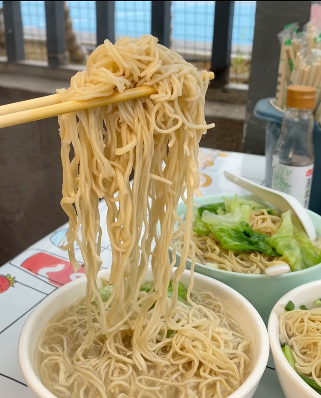 菜鸟驿站开不下去，去开个面馆，还是半年就关了，直呼实体太难干