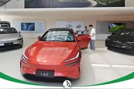 员工不买就滚蛋？亏了1000亿后，蔚来拼了图片