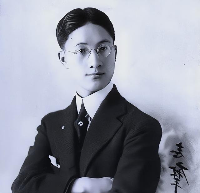 离婚不离家！看到如今佩通坦的窘境，才知他信家族最大的底气是她