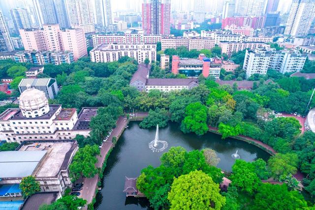 一个重庆人从天津旅游回来，实话实说，都是直辖市差别还是有点大