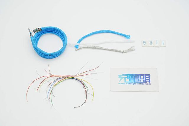 兼顾240W快充和40Gbps高速传输，异泽磁吸编织数据线拆解