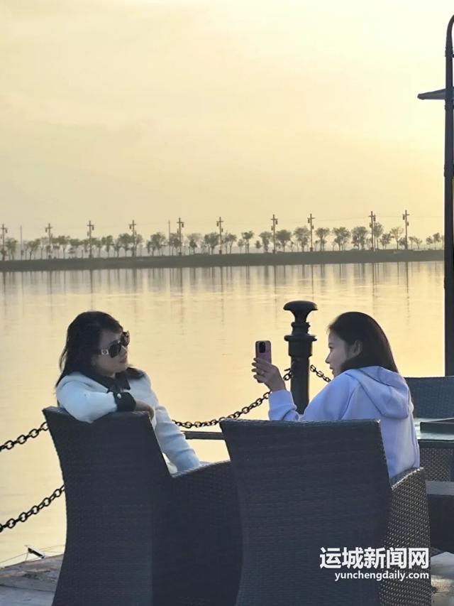 盐湖“白房子” 打卡新地标