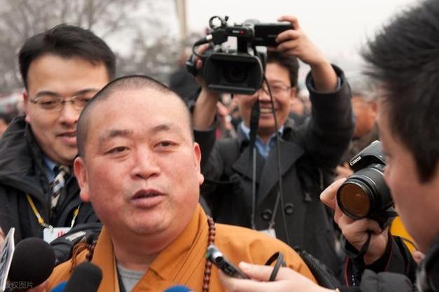 释永信老家村民：早年他大哥从少林寺带回一个装满钞票的尼龙袋子