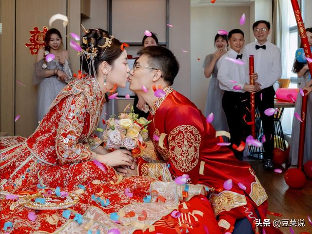2020年，我国男性比女性多3502万，如今刚过5年，差距令人意外