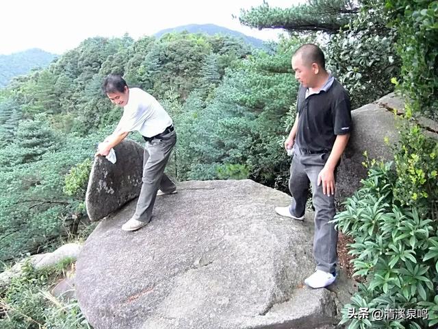 石转风吟处，仙磨寄情思——登十二渡水长老峰记