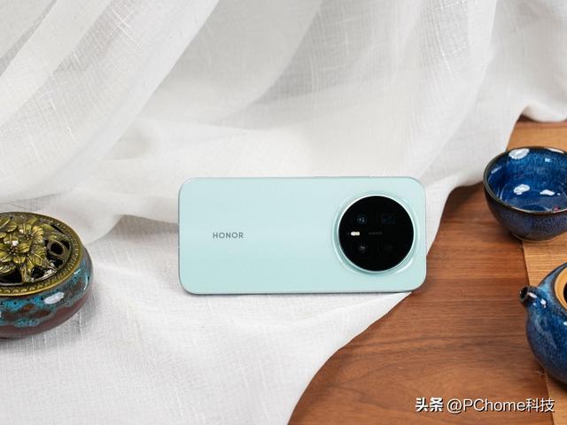 荣耀Magic8天青釉开箱：传承千年匠人技艺 续写东方美学新篇