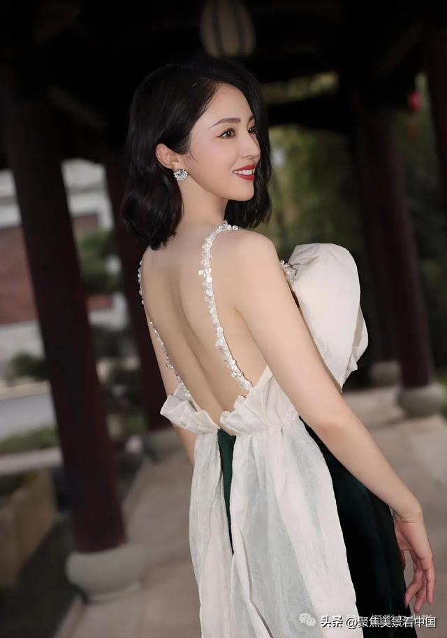 模特漂亮，摄影师构图大气，每一张都可以作屏保
