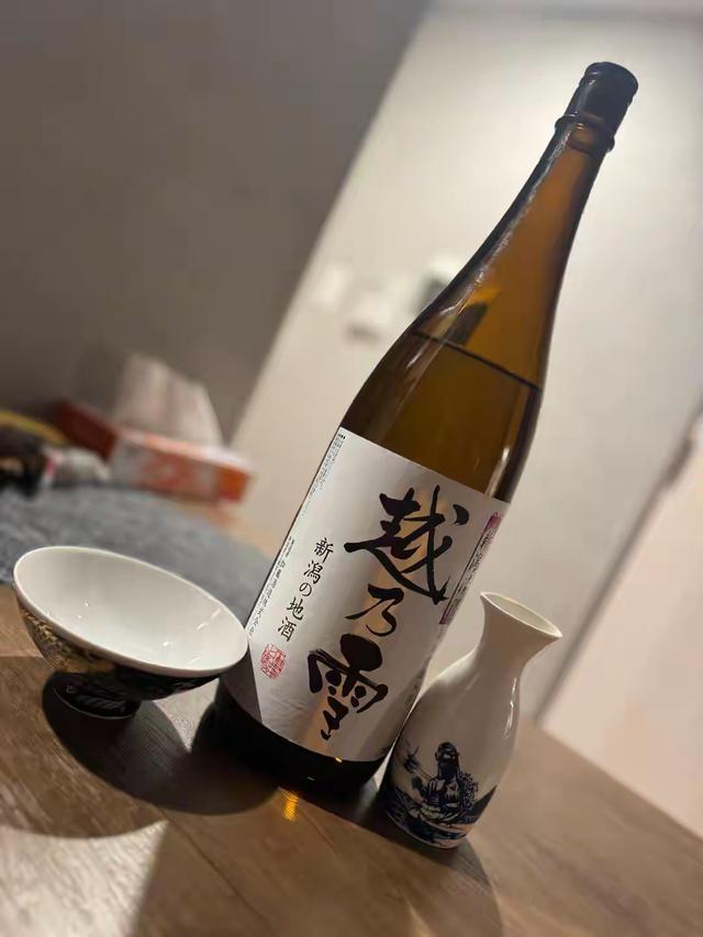 日本姑娘来中国旅游后，回国向妈妈诉说：理解了中国人的喝两杯