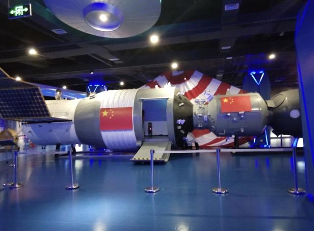 南昌：豫章故郡，洪都新府，从古至今赣江的晚风文脉在此沉淀。