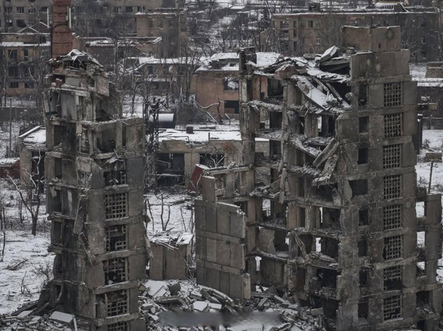 乌军后勤告急，打到只剩废墟也要打，红军城战事继续推进