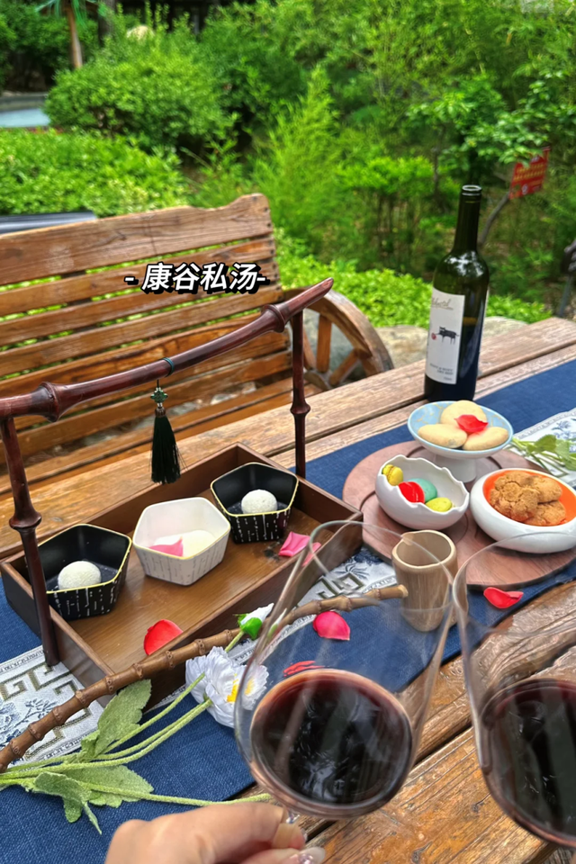 降温天的终极浪漫，是泡进一池温泉里