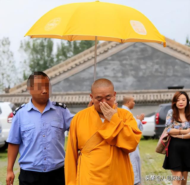 男友死缓、丈夫入狱，如今48岁又被释永信牵连，刘芳菲的人生真惨
