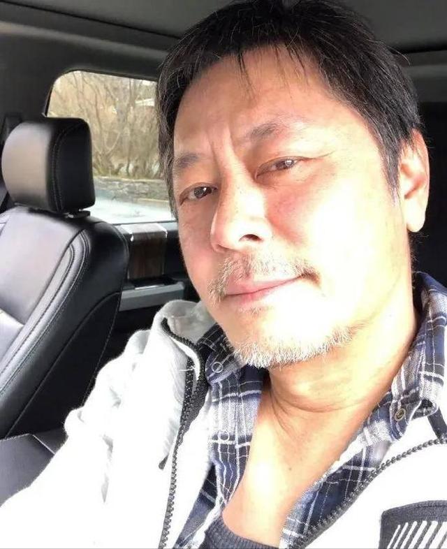 王杰是谁毒哑的？24年后王晶导演讲解“真相”，谢霆锋曾背黑锅