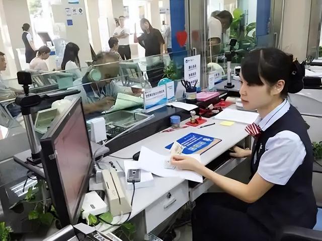 别卷“快牛”了！银行人做“慢牛”，反而能走更远