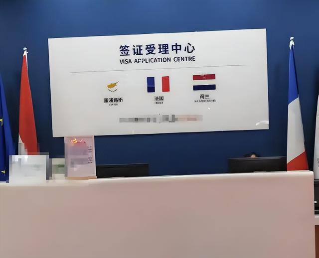 12条中日航线全停！日本机场哭成一片，上海数万日本人何去何从