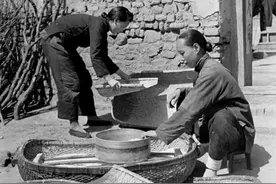 别被电视骗了，60年代农村真实生活比你想的要好，过来人都怀念！图片