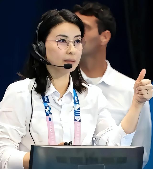 央视对郭晶晶的称呼变了，三字之差释放强烈信号，霍震霆全说对了